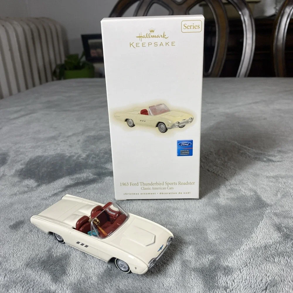 HALLMARK 2009 CLASSIC AMERICAN CARS FORD 1963 THUNDERBIRD ORNAMENT